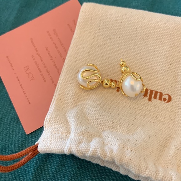 Cult Gaia Pearl Earrings NWT - Picture 4 of 4